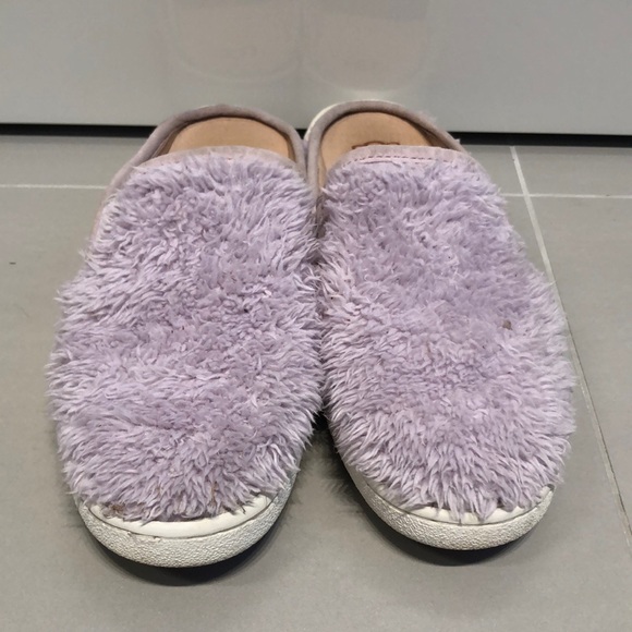 UGGs purple fuzzy slippers - Picture 1 of 7